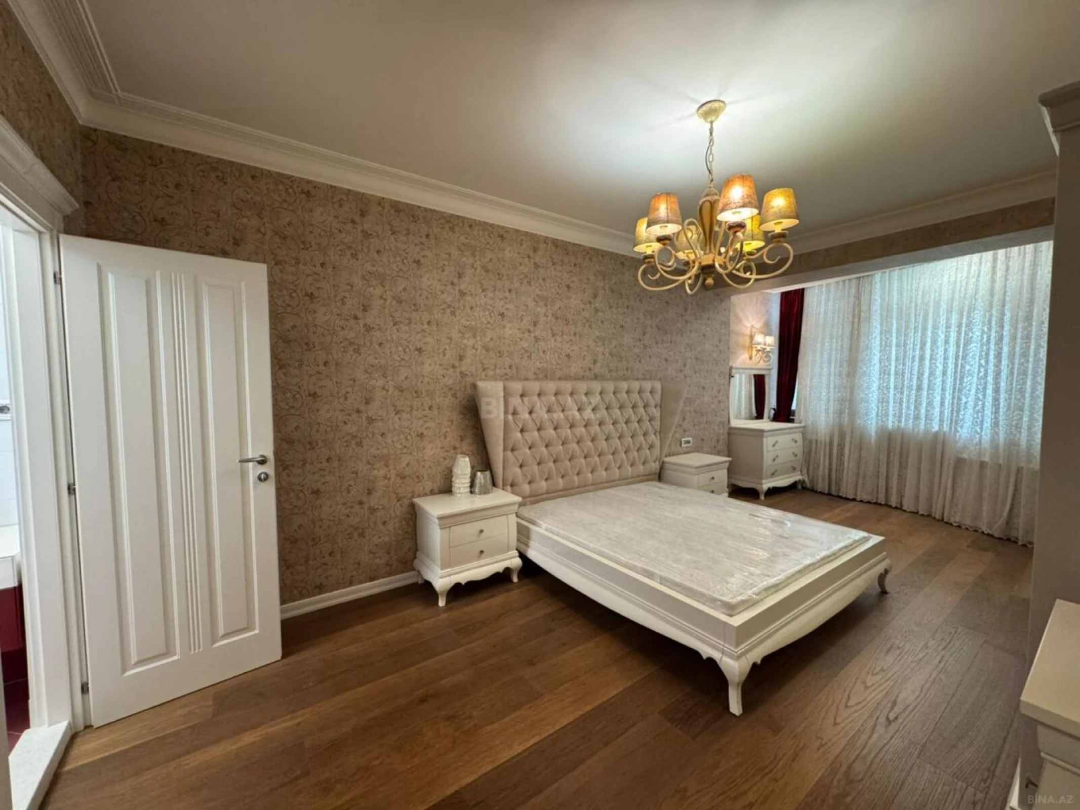 Satılır 3 otaqlı mənzil 171 m²