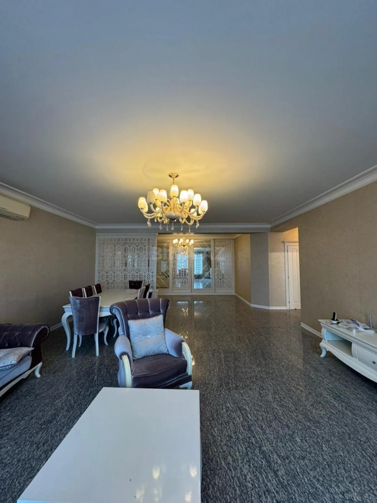 Satılır 3 otaqlı mənzil 171 m²
