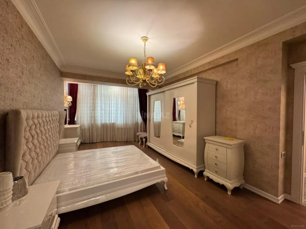 Satılır 3 otaqlı mənzil 171 m²