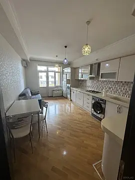 Kirayə verilir 2 otaqlı mənzil 90 m²