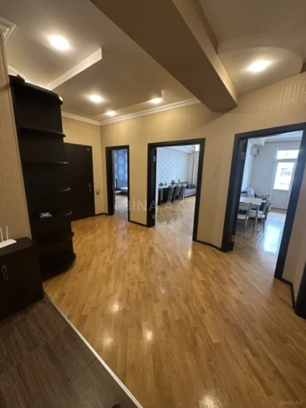 Kirayə verilir 2 otaqlı mənzil 90 m²