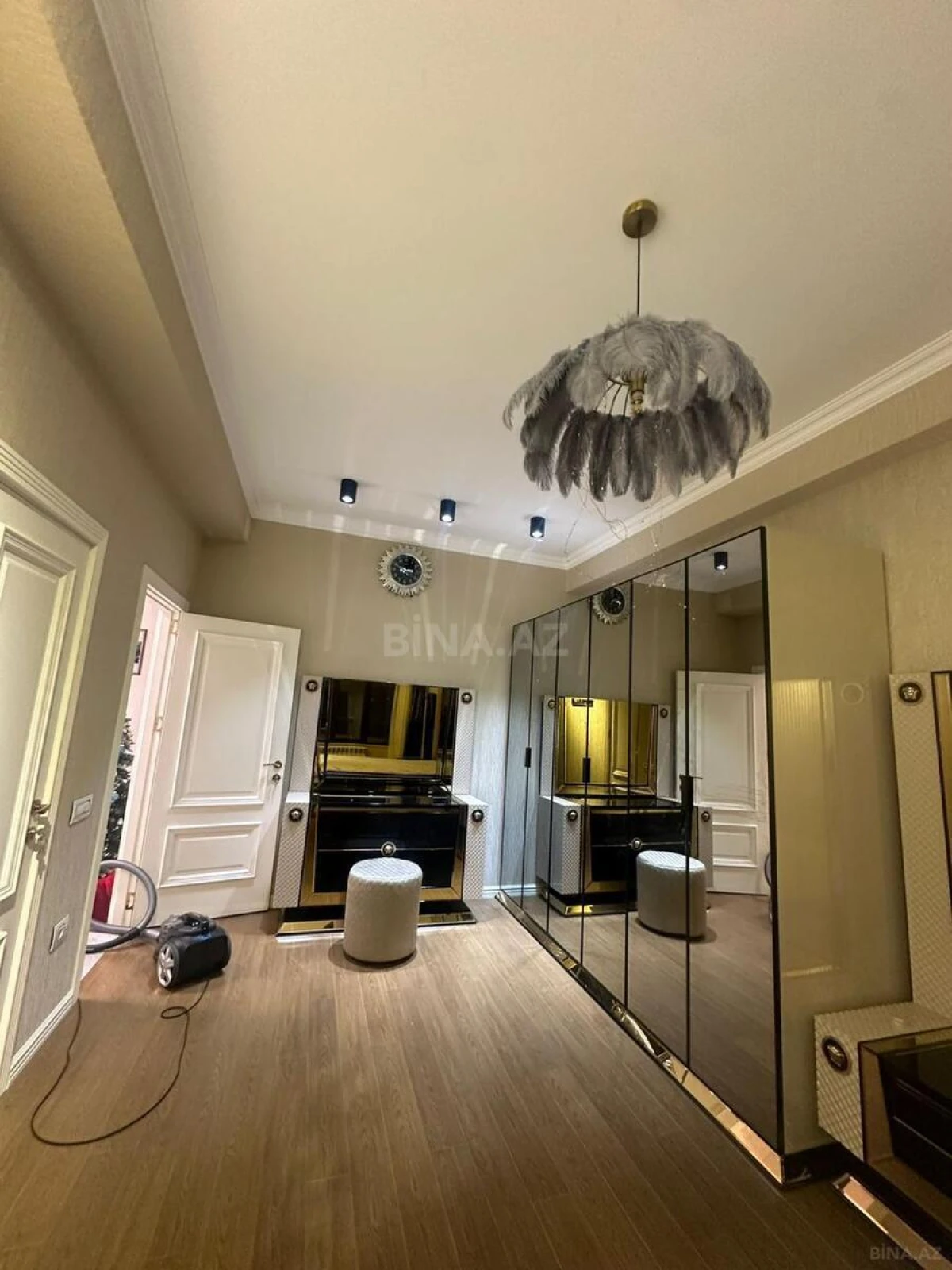 Satılır 3 otaqlı mənzil 145 m²