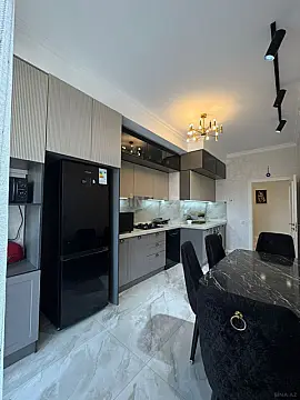 Satılır 3 otaqlı mənzil 145 m²