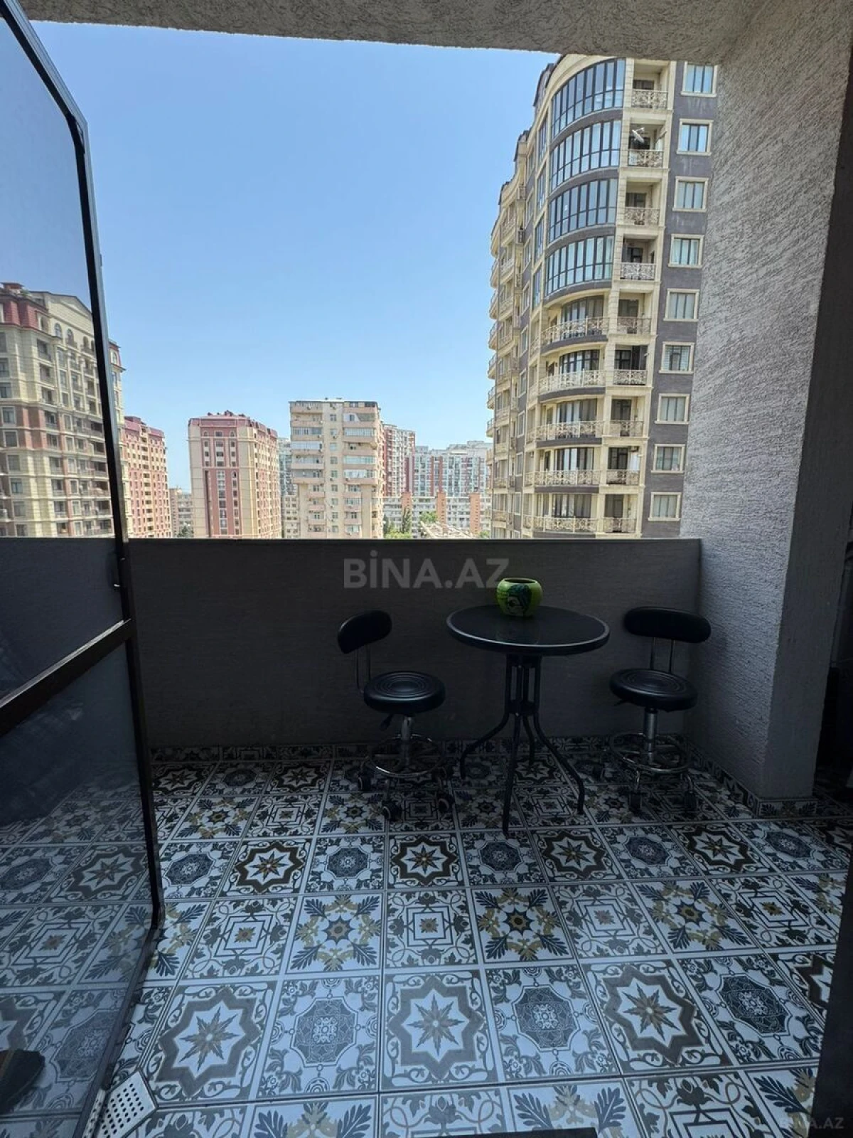 Satılır 3 otaqlı mənzil 145 m²