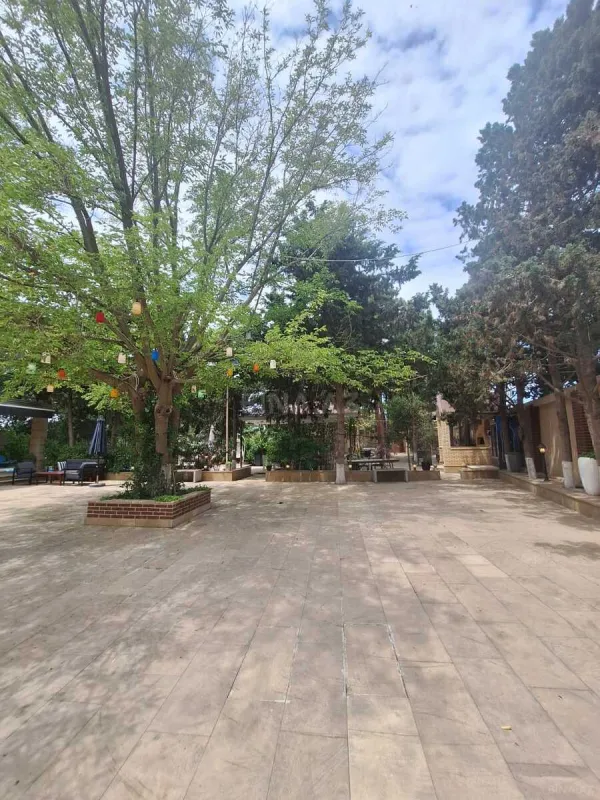Satılır 4 otaqlı həyət evi 250 m²