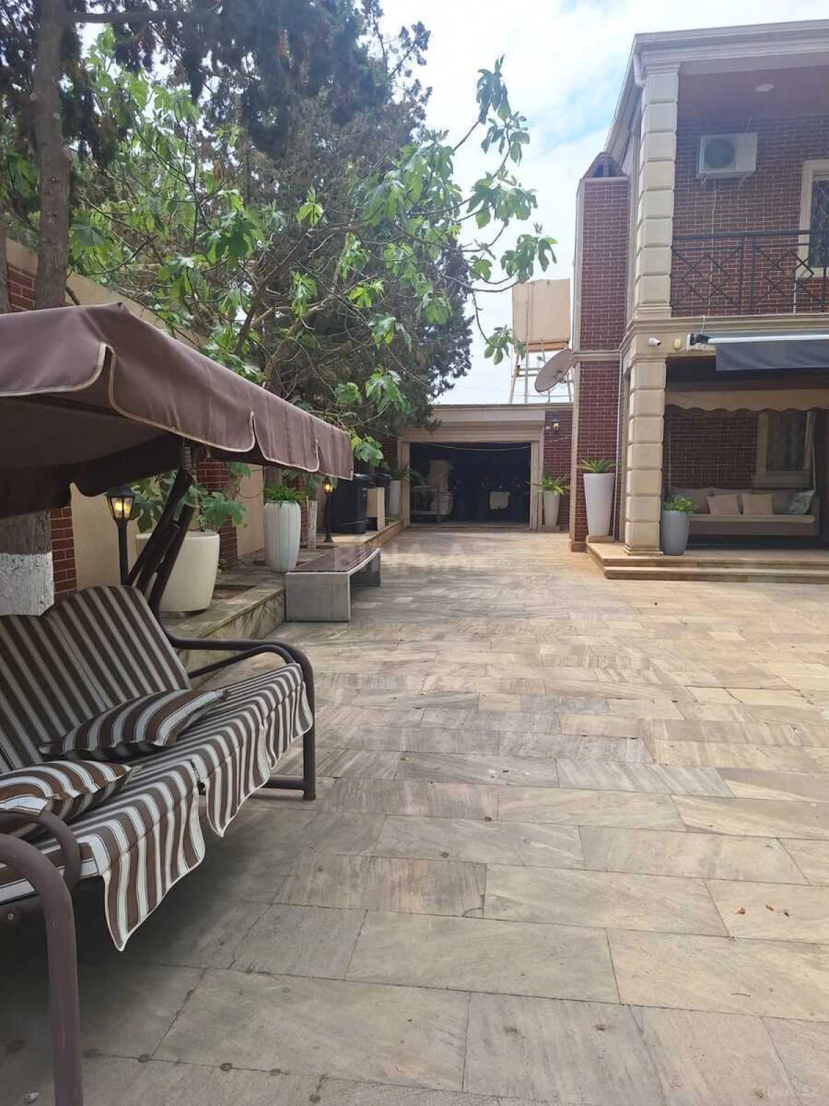 Satılır 4 otaqlı həyət evi 250 m²