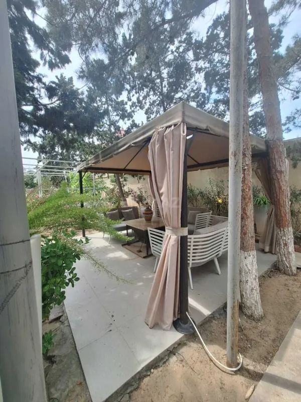 Satılır 4 otaqlı həyət evi 250 m²