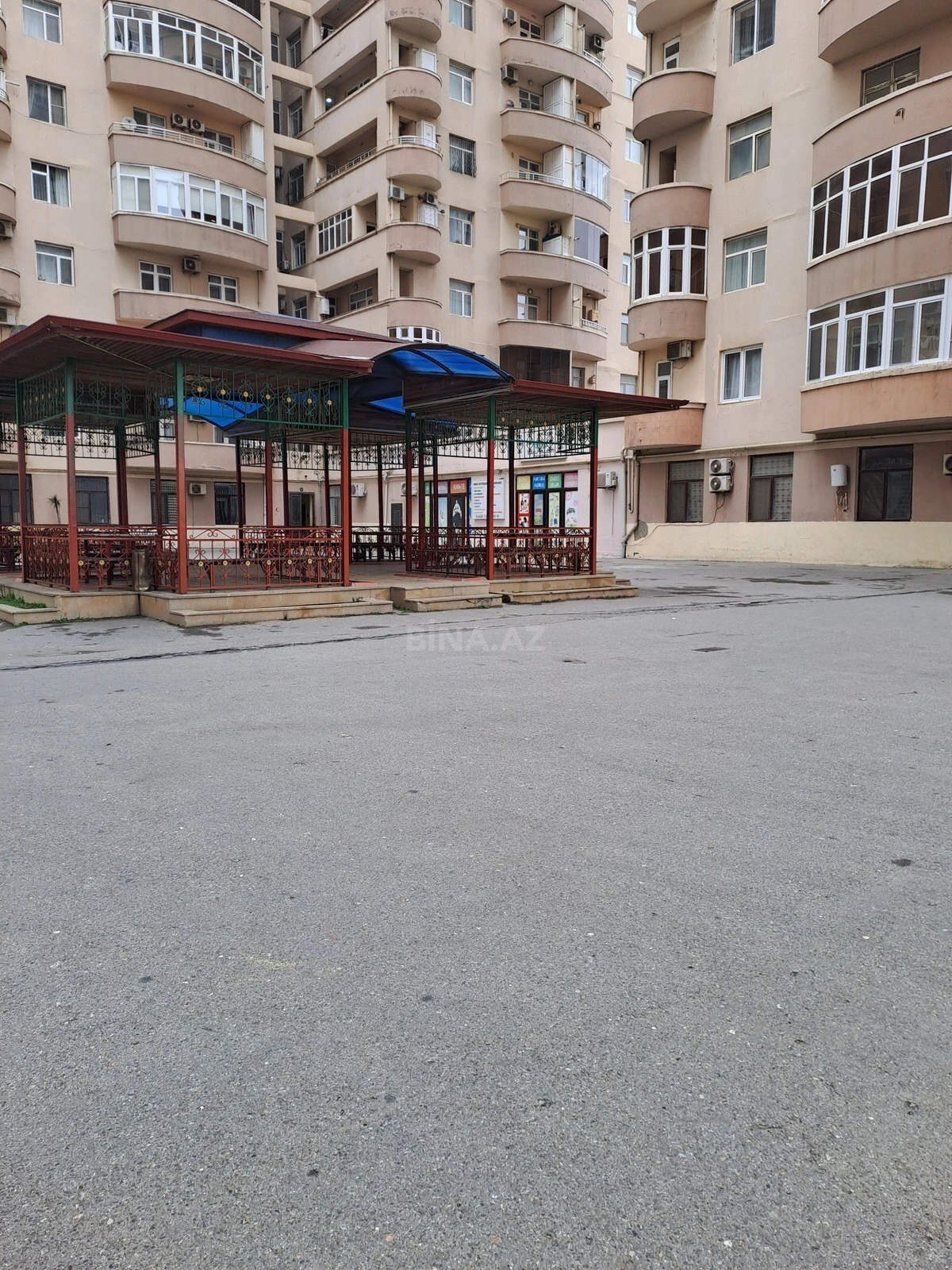 Satılır 3 otaqlı mənzil 151 m²