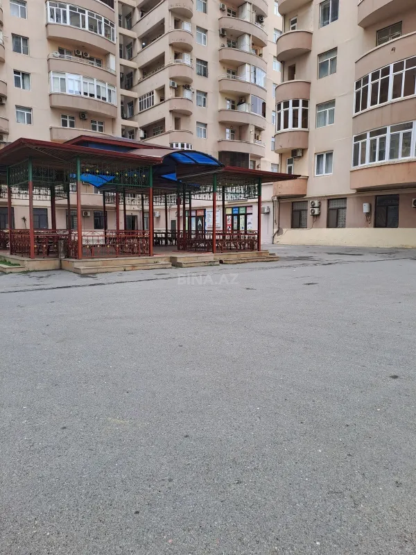 Satılır 3 otaqlı mənzil 151 m²