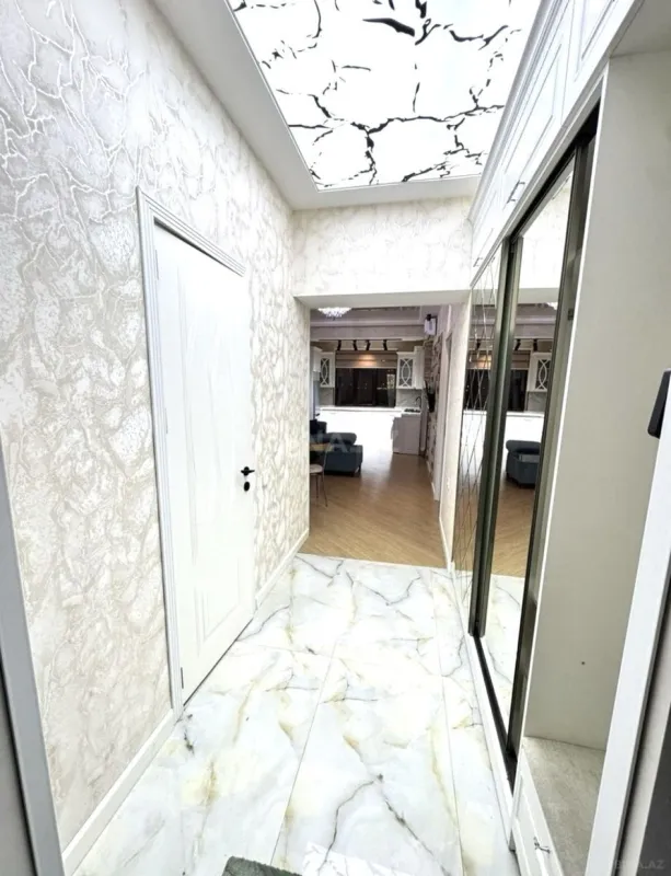 Kirayə verilir 2 otaqlı mənzil 65 m²