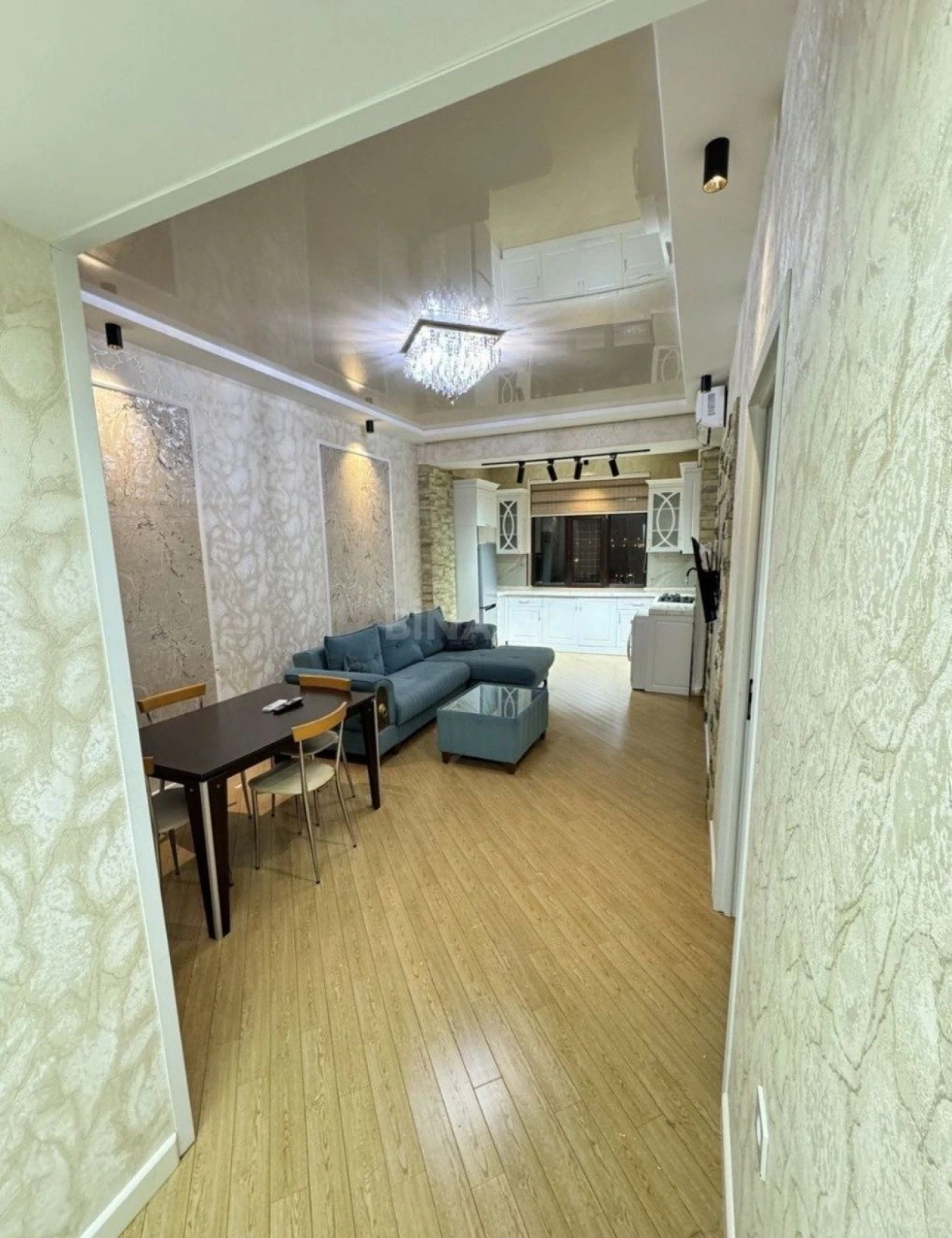 Kirayə verilir 2 otaqlı mənzil 65 m²
