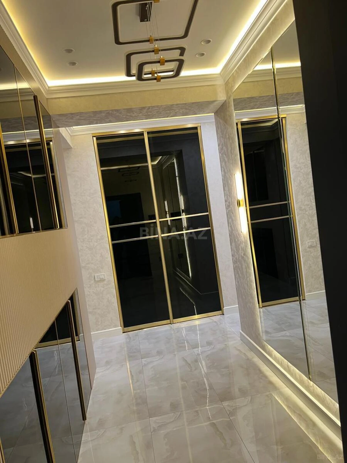 Satılır 2 otaqlı mənzil 72 m²