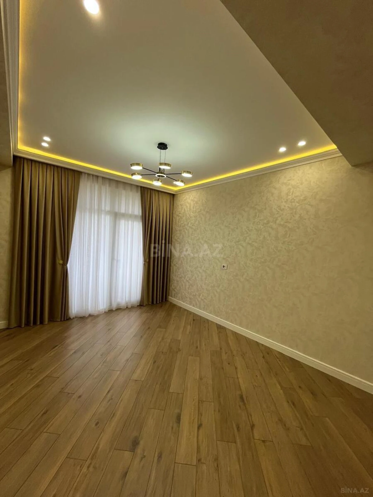 Satılır 2 otaqlı mənzil 72 m²