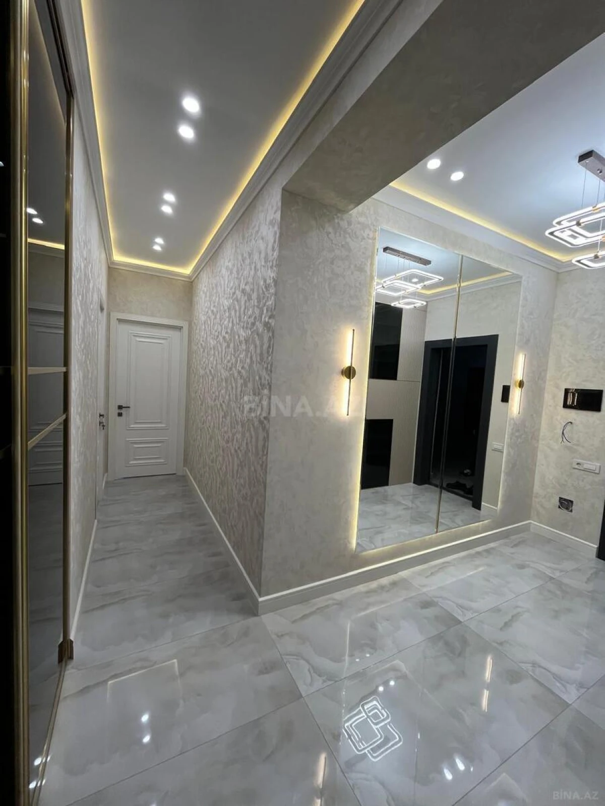 Satılır 2 otaqlı mənzil 72 m²