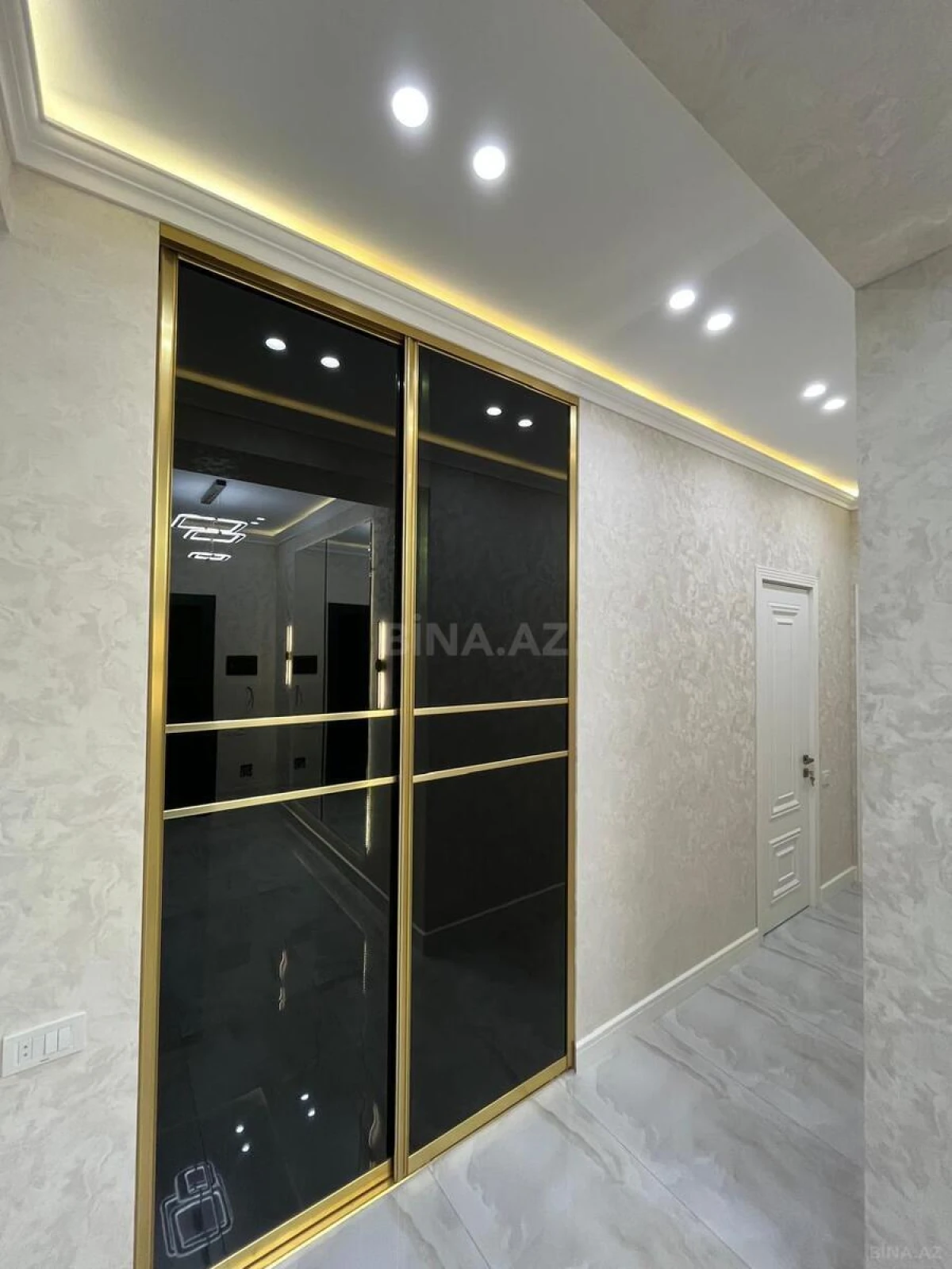 Satılır 2 otaqlı mənzil 72 m²