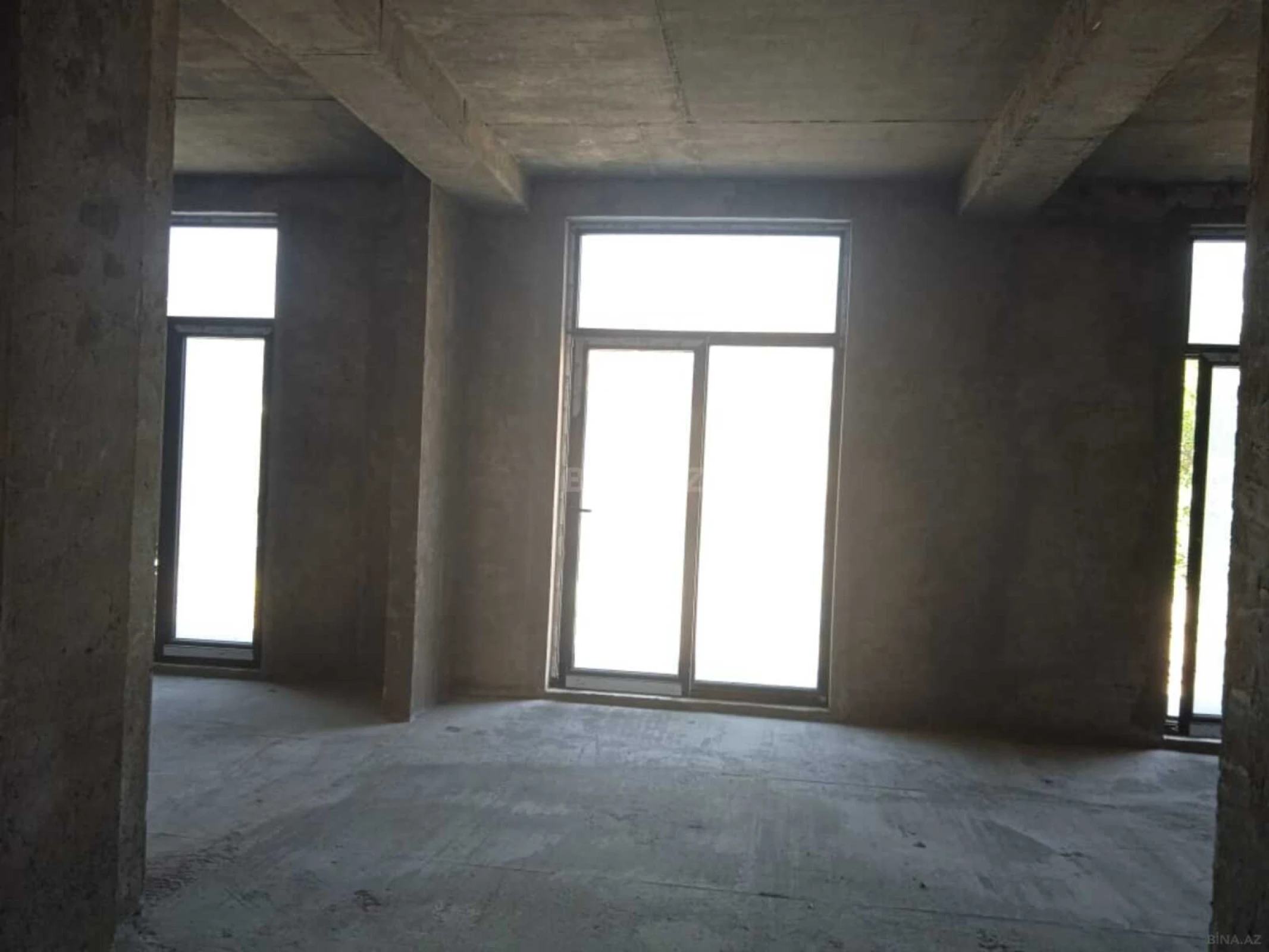 Satılır obyekt 390 m²