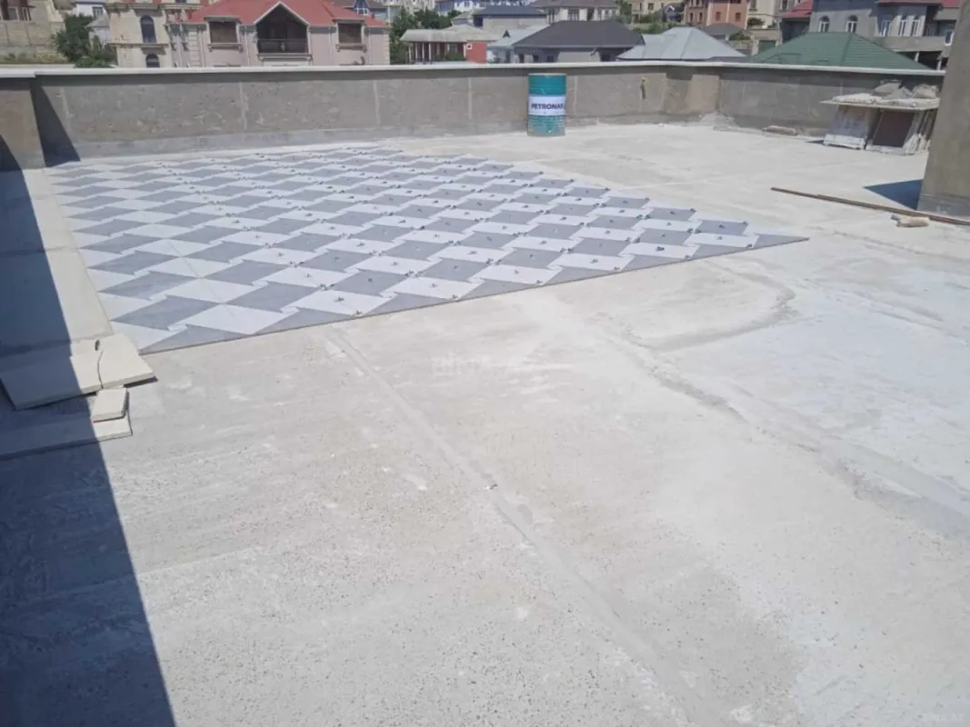 Satılır obyekt 390 m²