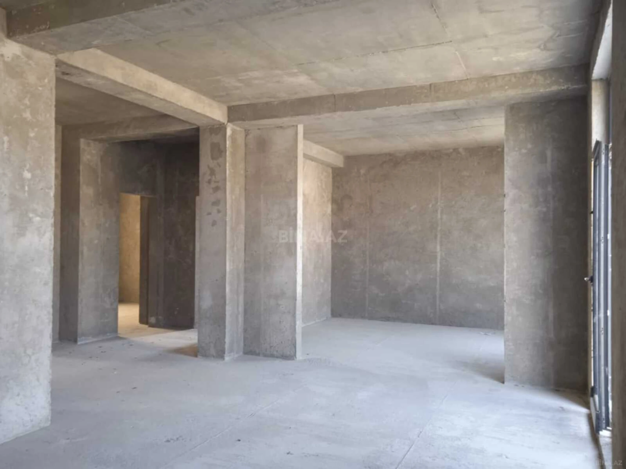 Satılır obyekt 390 m²