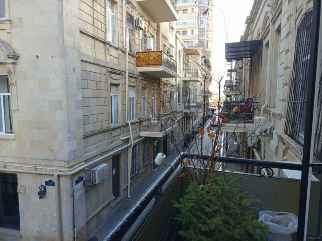 Satılır 4 otaqlı mənzil 95 m²