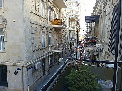 Satılır 4 otaqlı mənzil 95 m²