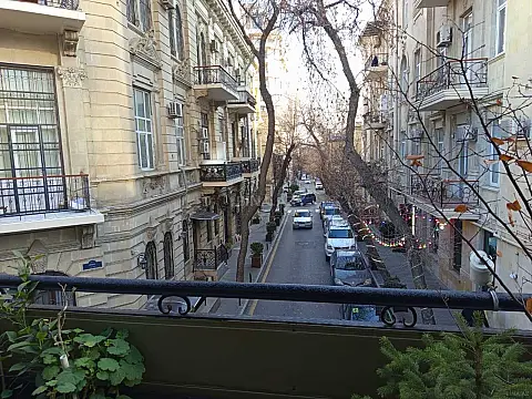 Satılır 4 otaqlı mənzil 95 m²
