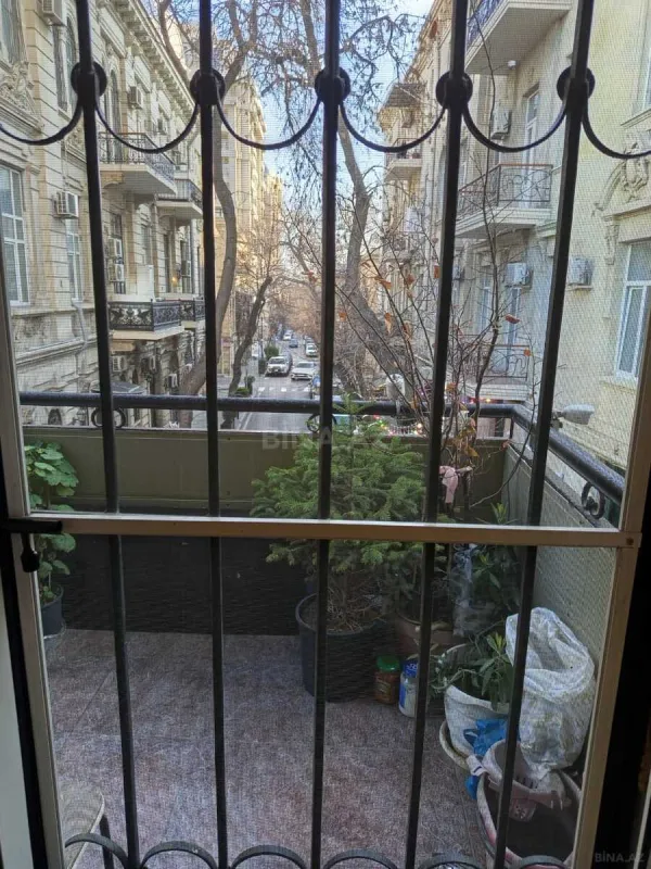 Satılır 4 otaqlı mənzil 95 m²