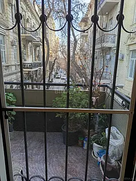 Satılır 4 otaqlı mənzil 95 m²