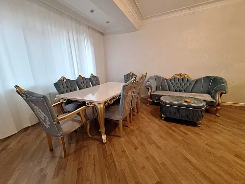 Satılır 3 otaqlı mənzil 135 m²