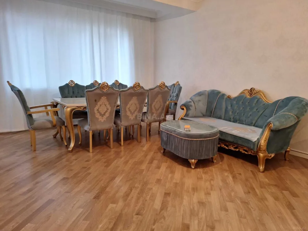 Satılır 3 otaqlı mənzil 135 m²