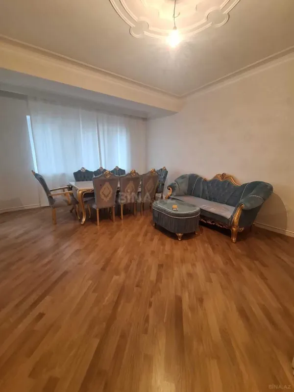 Satılır 3 otaqlı mənzil 135 m²