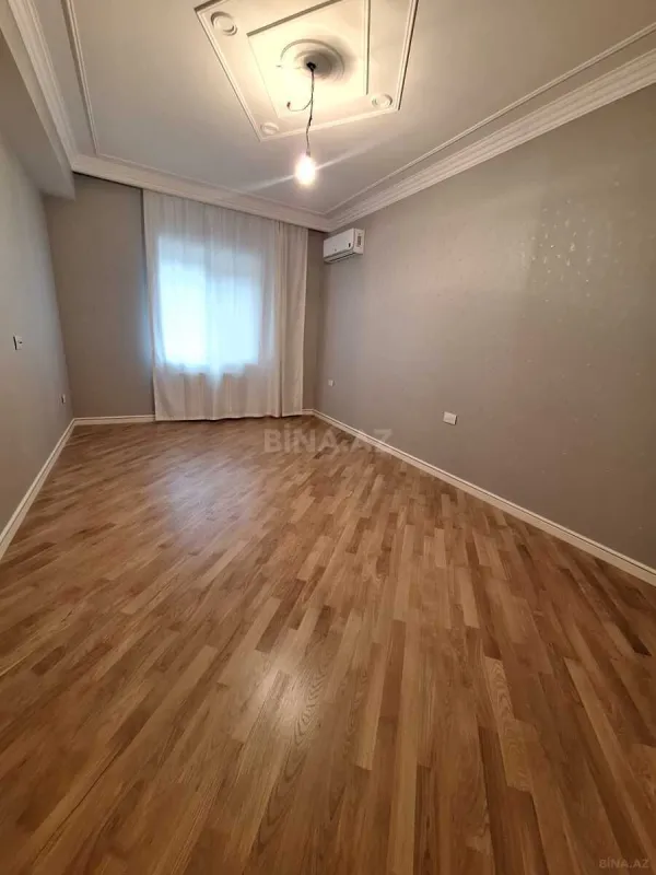 Satılır 3 otaqlı mənzil 135 m²