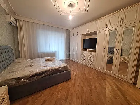 Satılır 3 otaqlı mənzil 135 m²