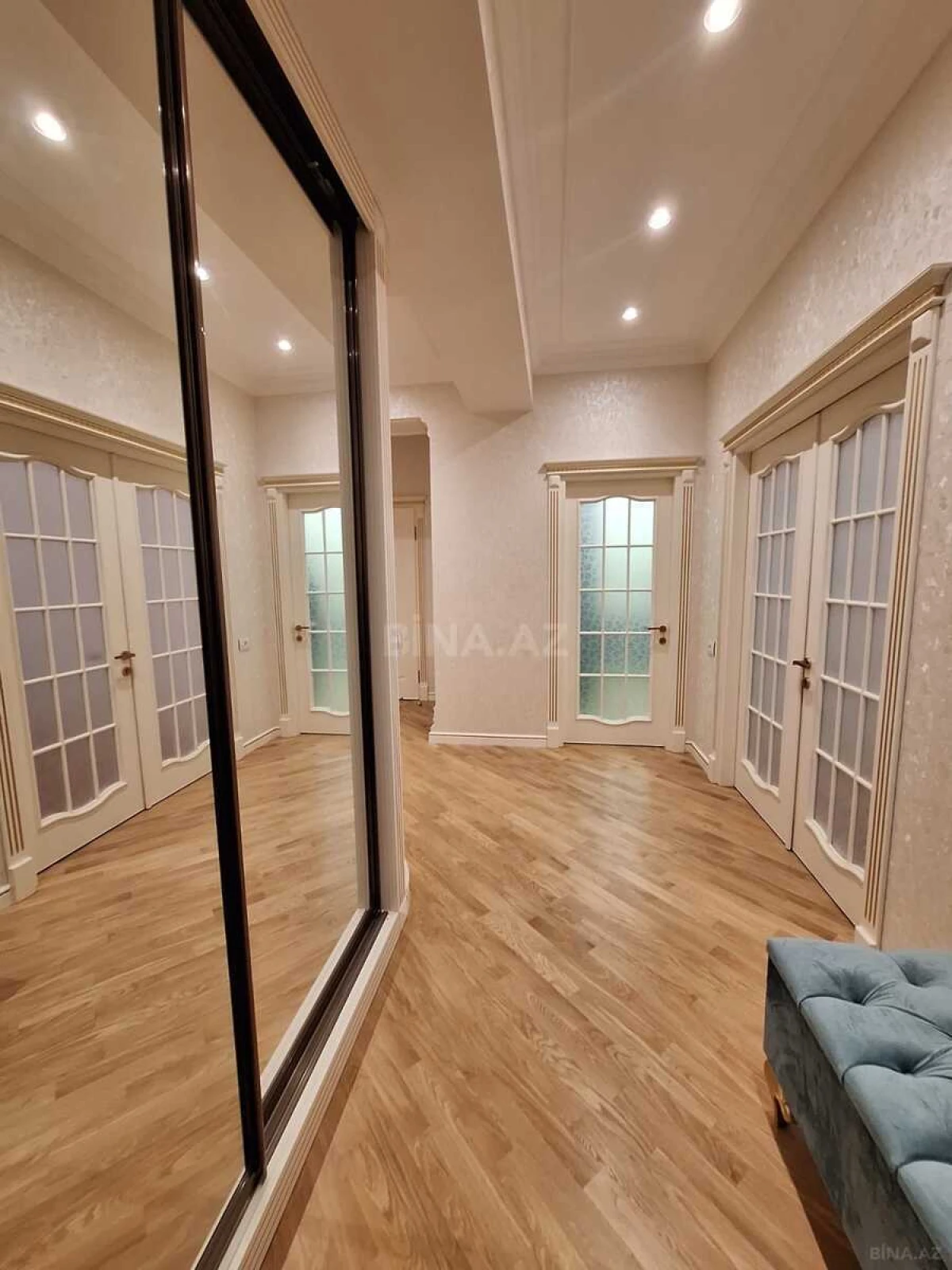 Satılır 3 otaqlı mənzil 135 m²