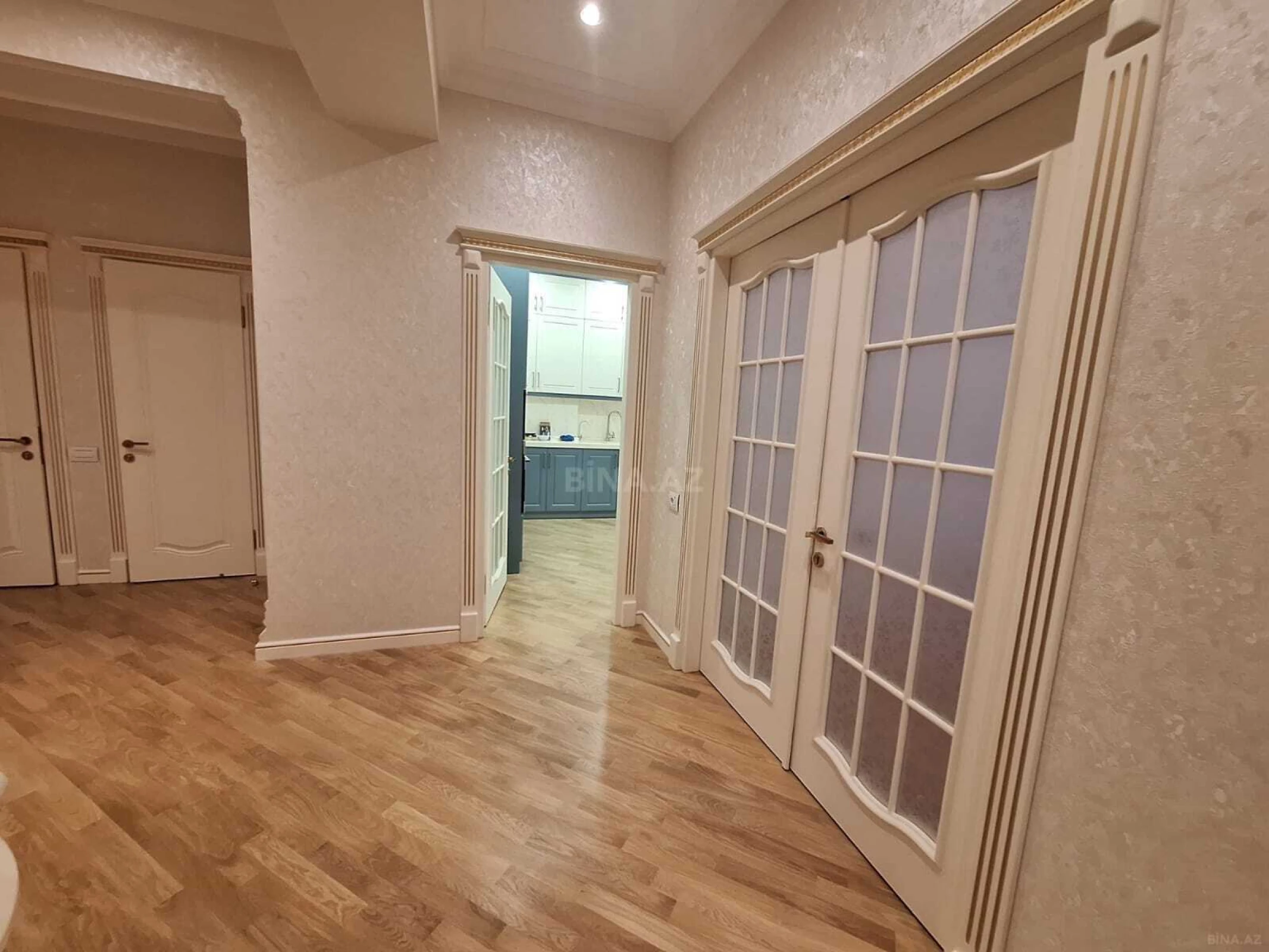 Satılır 3 otaqlı mənzil 135 m²