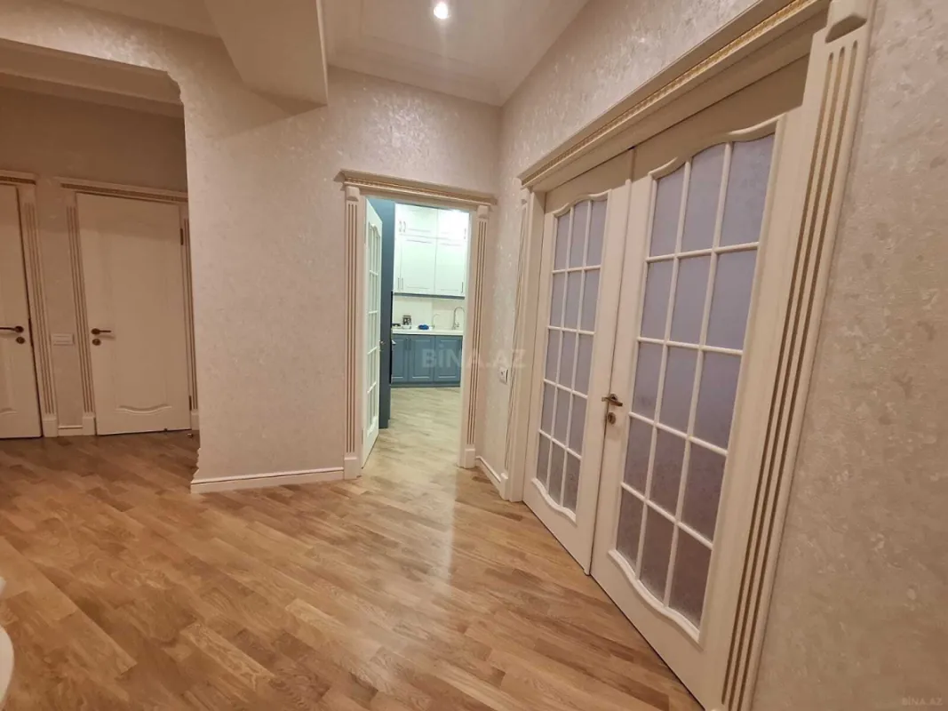 Satılır 3 otaqlı mənzil 135 m²
