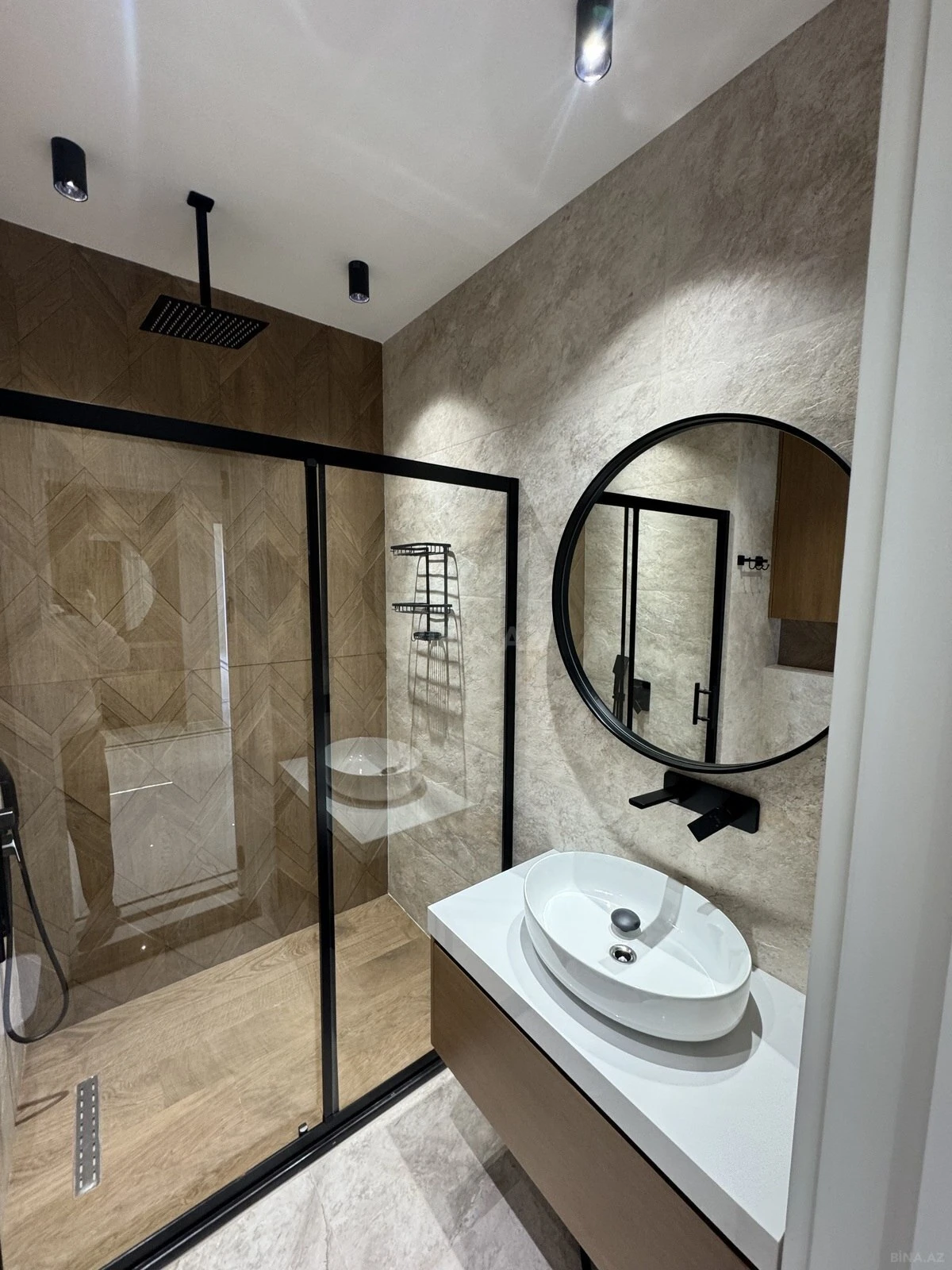 Satılır 4 otaqlı mənzil 190 m²