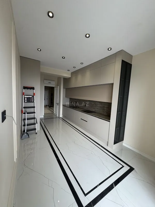 Satılır 4 otaqlı mənzil 190 m²