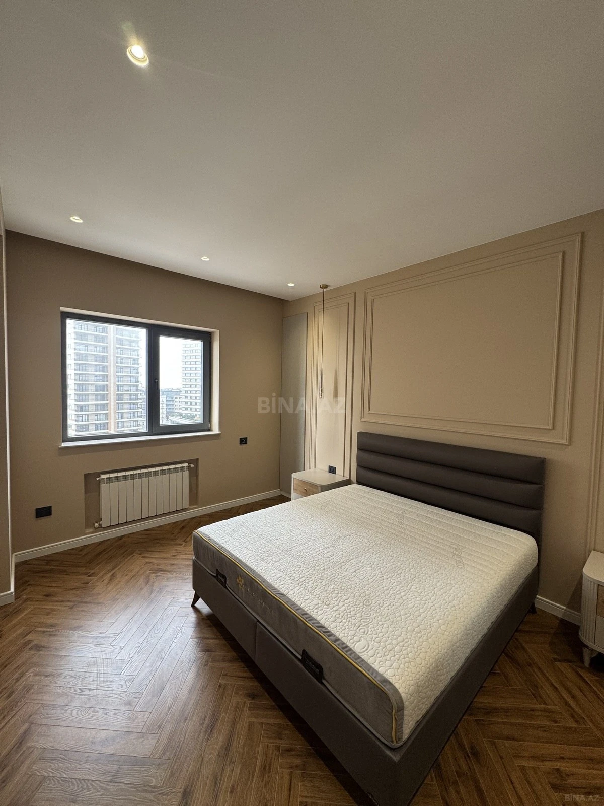 Satılır 4 otaqlı mənzil 190 m²