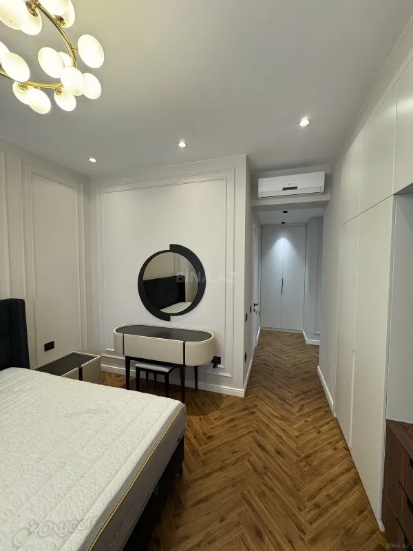 Satılır 4 otaqlı mənzil 190 m²