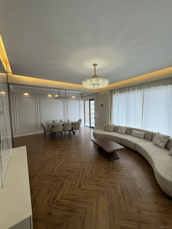 Satılır 4 otaqlı mənzil 190 m²