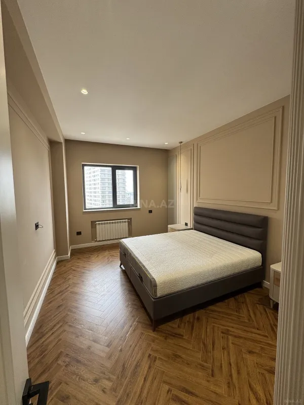 Satılır 4 otaqlı mənzil 190 m²