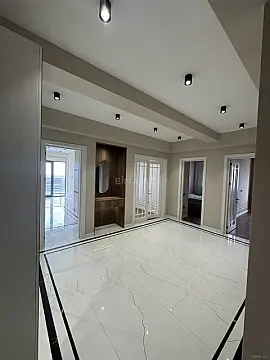 Satılır 4 otaqlı mənzil 190 m²