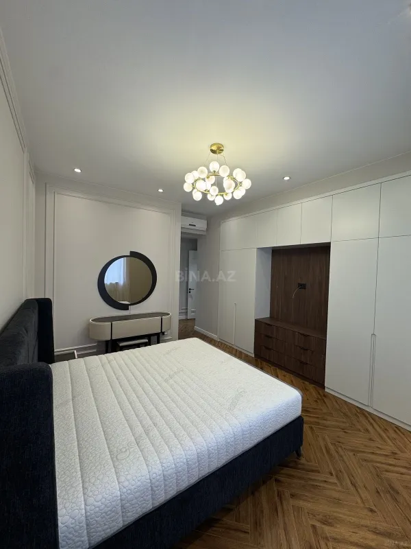 Satılır 4 otaqlı mənzil 190 m²