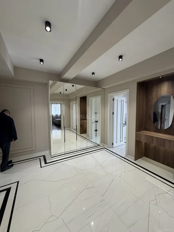 Satılır 4 otaqlı mənzil 190 m²