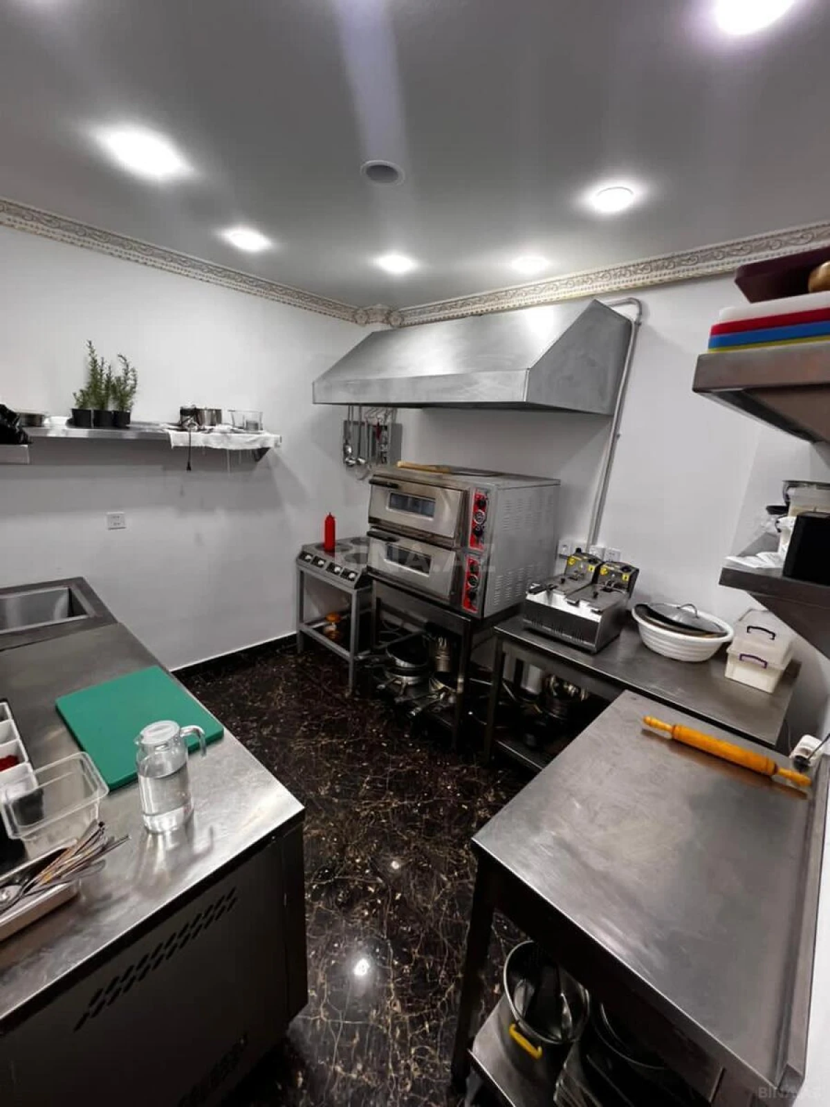 Satılır obyekt 160 m²