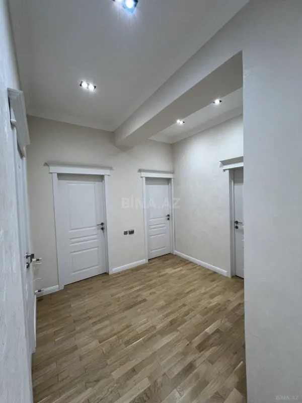 Satılır 4 otaqlı mənzil 175 m²