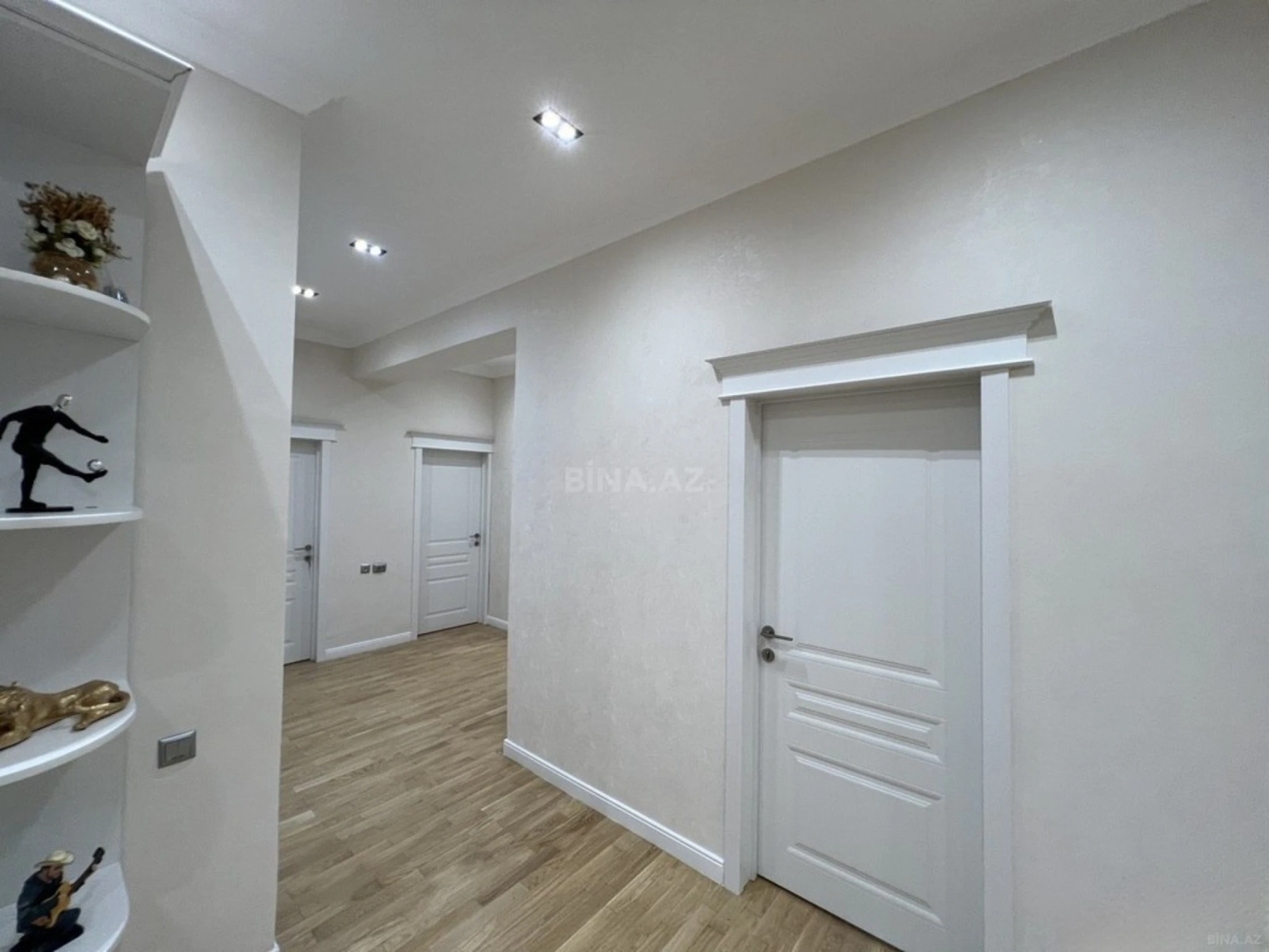 Satılır 4 otaqlı mənzil 175 m²