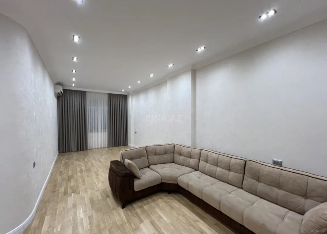 Satılır 4 otaqlı mənzil 175 m²