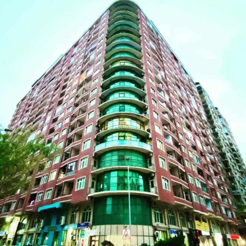 Satılır 4 otaqlı mənzil 175 m²