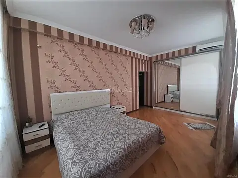 Satılır 3 otaqlı mənzil 121 m²